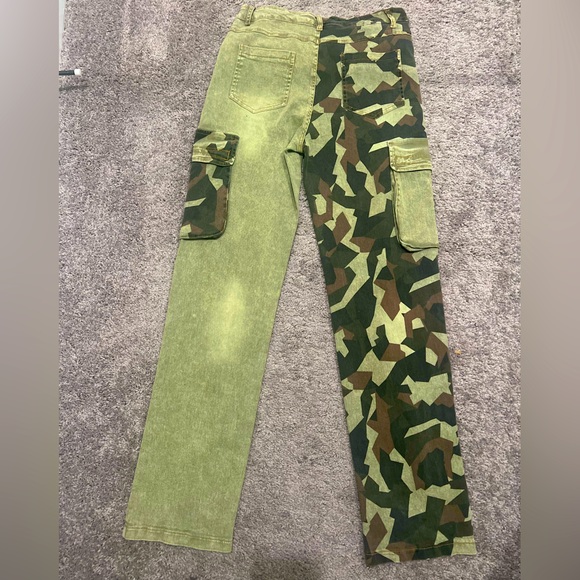 Two-Tone Camo Jeans - Picture 4 of 4